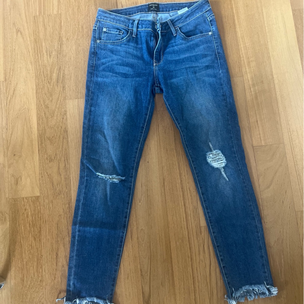 Just Black Brand SIZE 26 Skinny Dark Wash Distressed Frayed Denim Jeans. Stretch